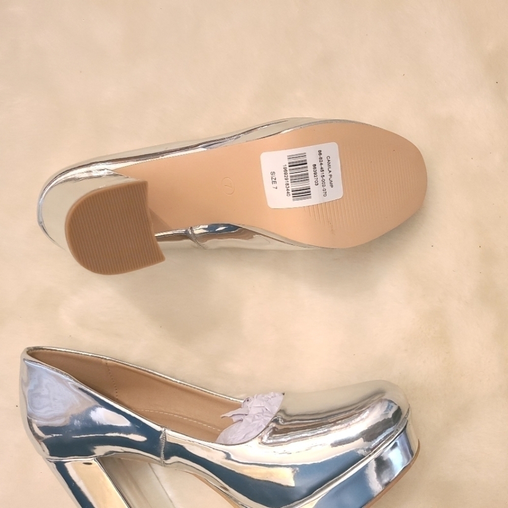 NWOT, New York and Company, silver metallic, size 7 - Picture 4 of 7
